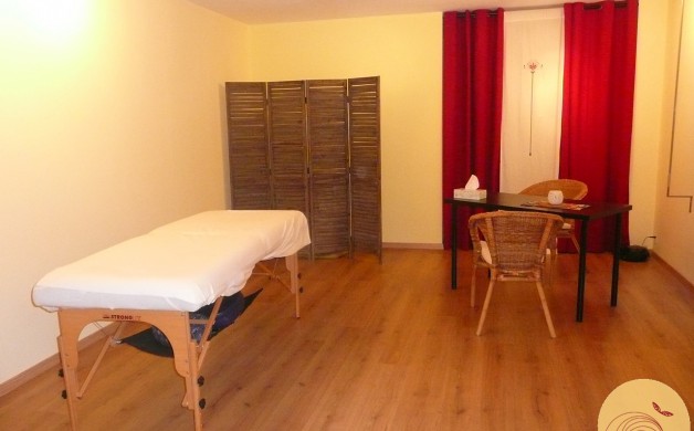 Table de Reiki ou de massage du local énergétique du Centre de Soins et de Thérapies alternatives Anama à Lausanne